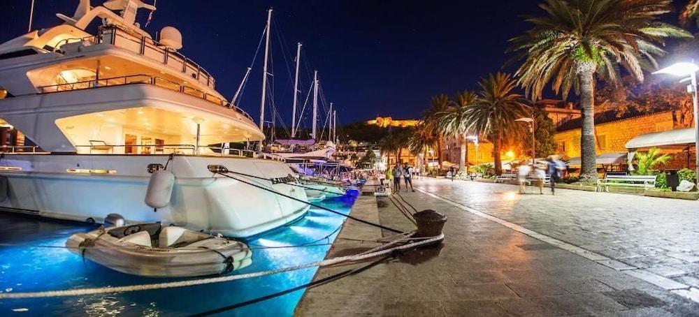 Riva Marina Hvar Hotel Hvar Town Bagian luar foto